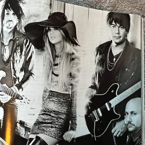 Taylor Swift Vogue Magazine Cover Feb 2012 February Story Rare - Picture 7 of 9